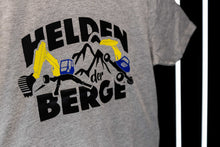 Lade das Bild in den Galerie-Viewer, Helden der Berge - Pro T Shirt
